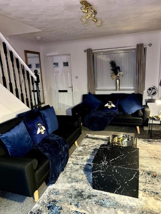Villa Beautiful House Off-Road Free Parking Farnworth Exterior foto