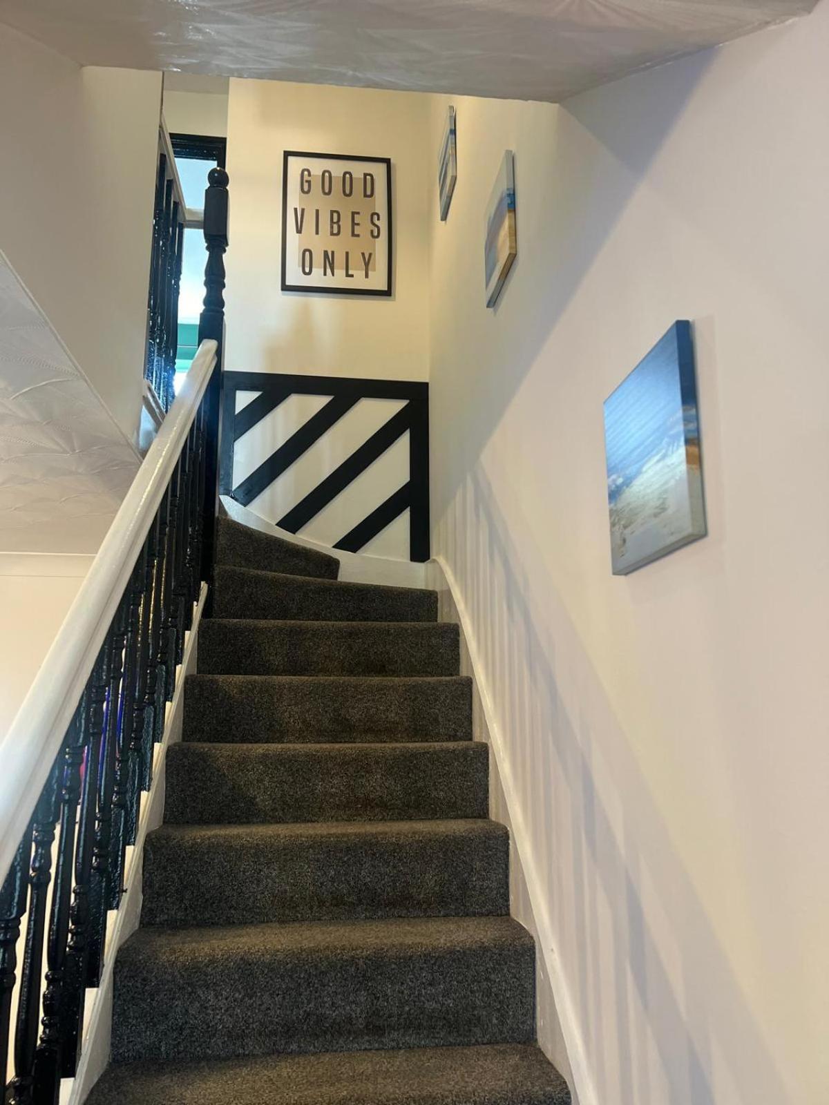 Villa Beautiful House Off-Road Free Parking Farnworth Exterior foto